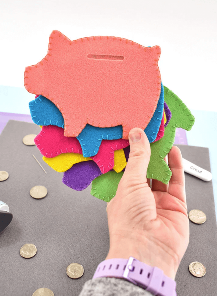 diy-felt-piggy-bank