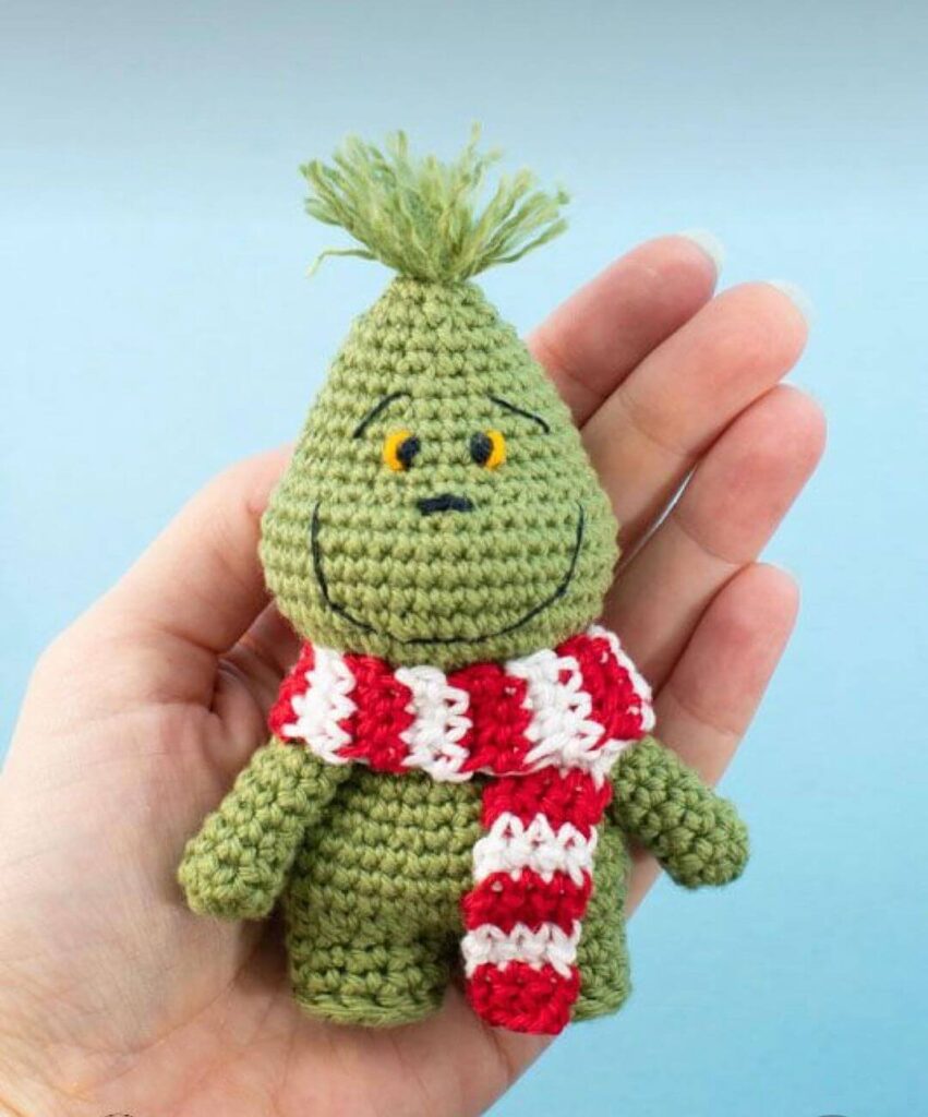 01-diy-grinch-ornament-crochet