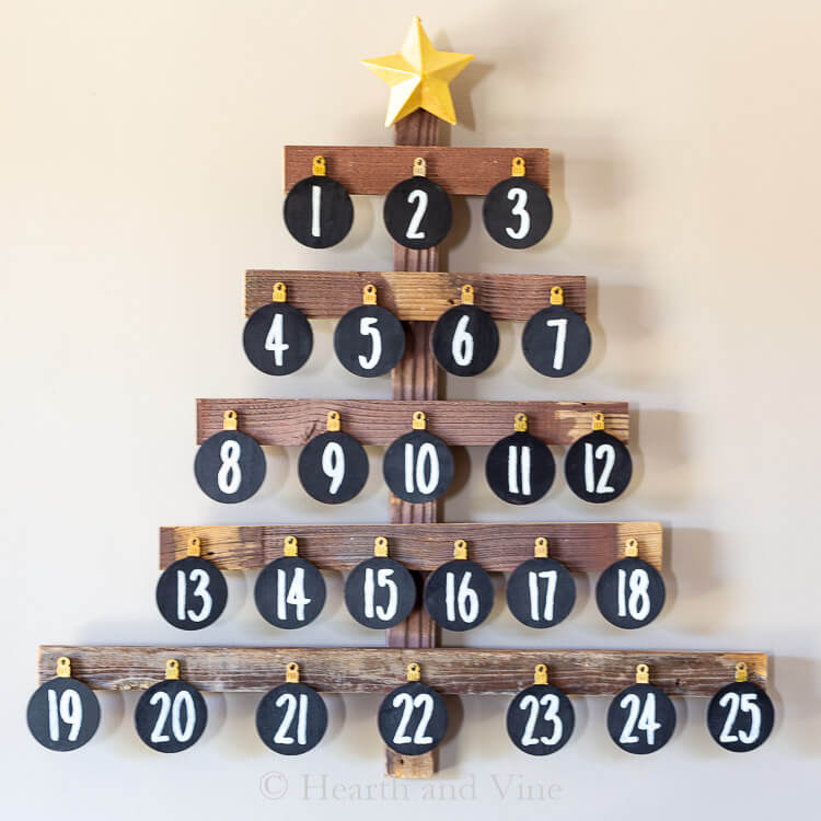 02-diy-wooden-advent-Christmas-tree-numbers