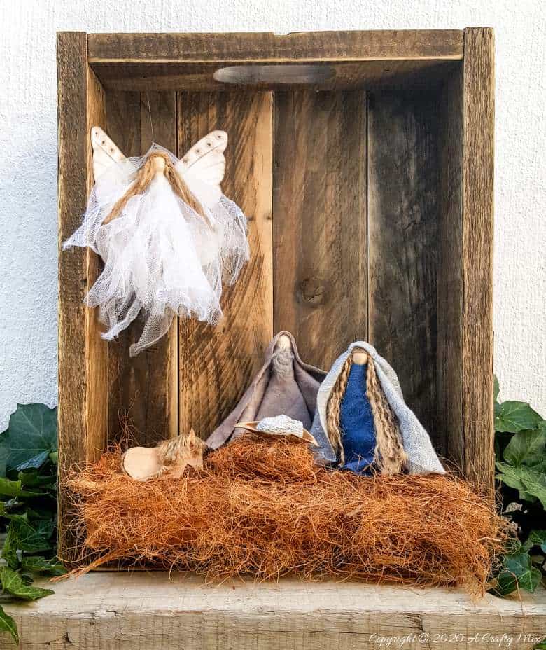 03-wooden-Nativity-in-a-Tray-make-and-sell-craft