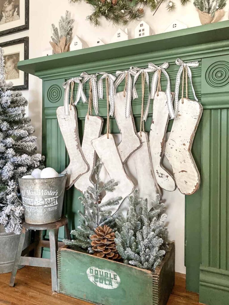 08-DIY-Wood-Christmas-Stockings