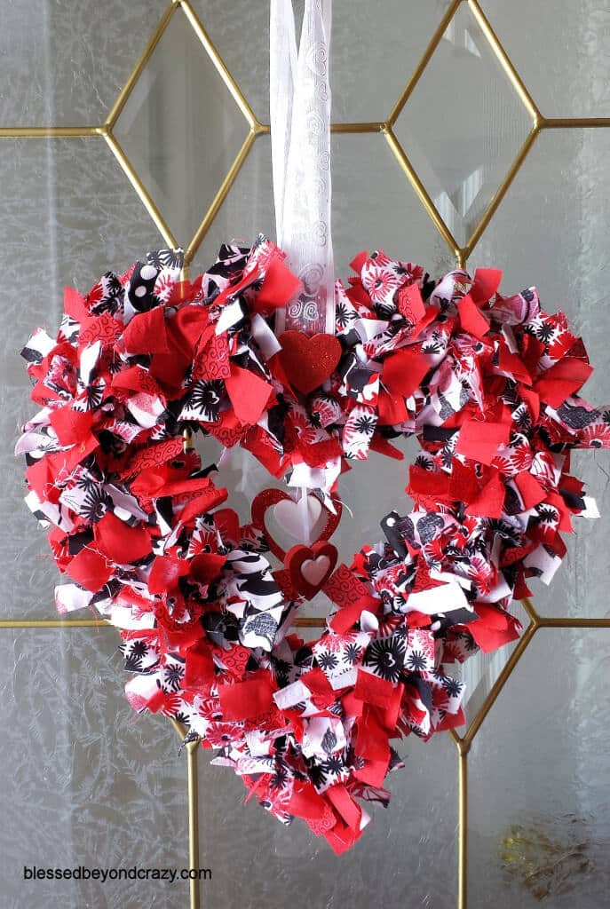 Valentines-Crafts-Love-Wreath (1)
