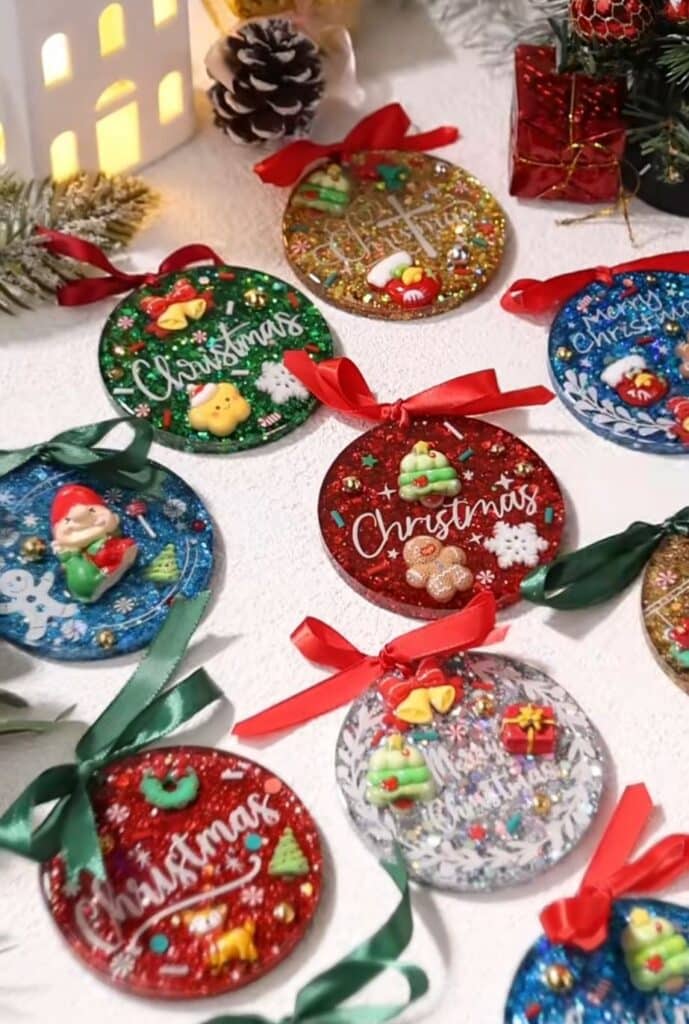 DIY-christmas-tree-resin-ornaments