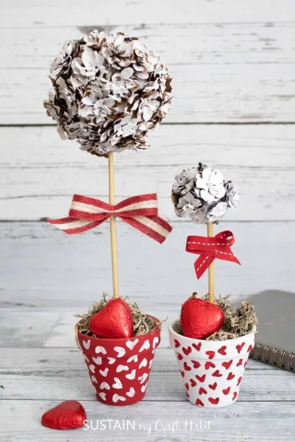 Pinecone-Heart-Topiary-Crafts