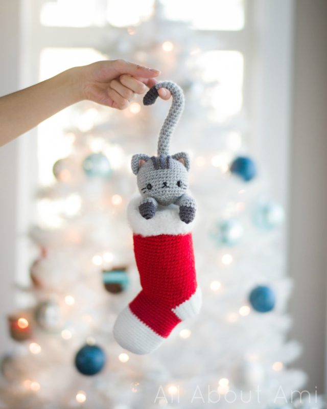 crochet-cat-christmas-ornament