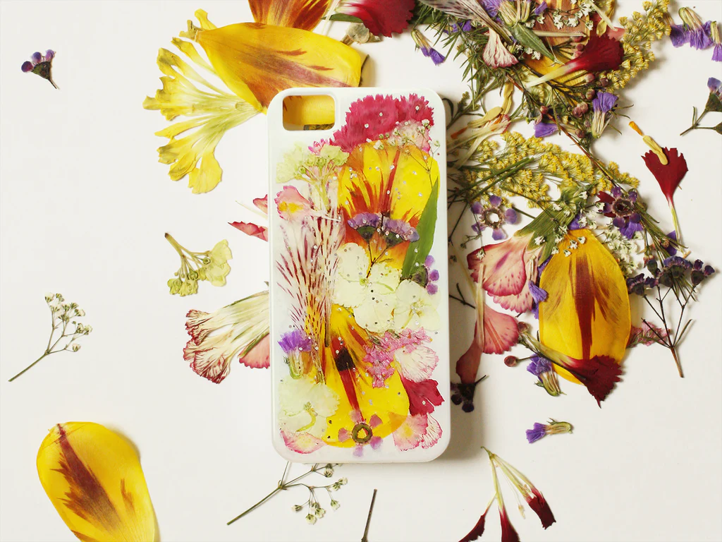 resin-pressed-flower-iphone-case