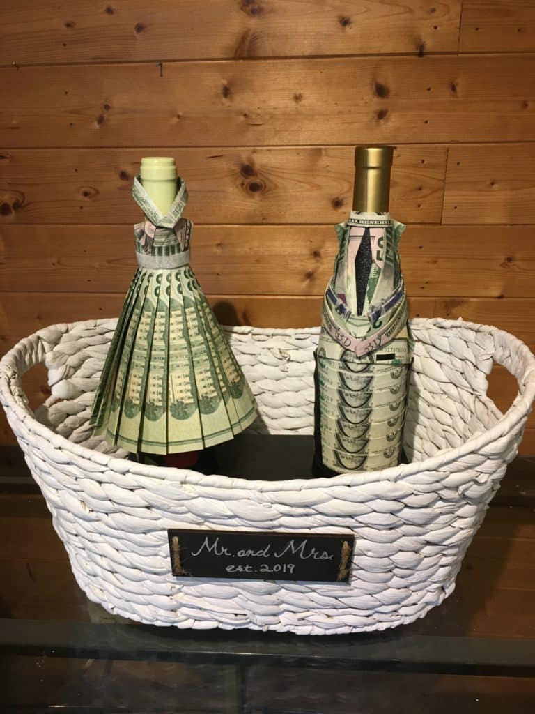 Presente em dinheiro da garrafa de vinho