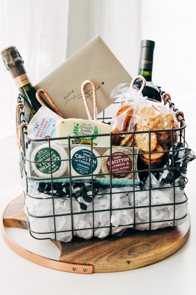 Cheese-lovers-gift-basket-for-christmas